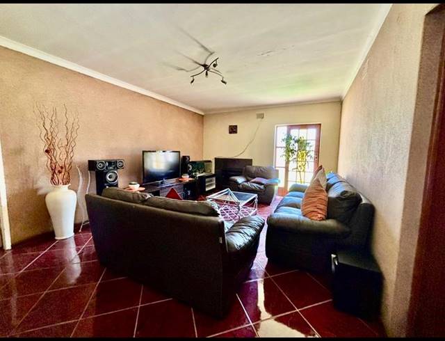 3 BEDROOM HOUSE FOR SALE IN VANDERBIJLPARK CW 6